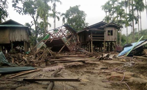 ဓာတ်ပုံ- ရေဘေးကြောင့် ပျက်စီးနေသည့် ခမီးကျေးရွာများ/ ကိုအင်္ဂါအောင်