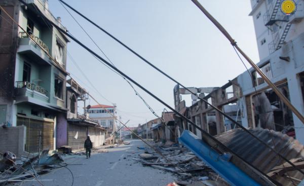 စစ်ကောင်စီတပ်က ဒရုန်းဗုံးအသုံးပြု တိုက်ခိုက်မှုကြောင့် ပျက်စီးသွားတဲ့ လွိုင်ကော်မြို့တွင်း မြင်တွင်းတချို့ (ဓါတ်ပုံ - KNDF B-02)