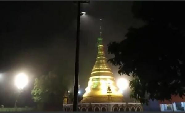 ဓာတ်ပုံ- မင်းပြားကျန်းတောင်ဘုရားအား ညပိုင်းတွင် ဖူးမျှော်ရစဉ်။