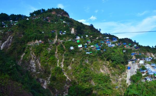 မော်ချီးဒေသရှိ သတ္တုတွင်းလုပ်ကွက်များကို တွေ့ရစဉ်(ဓါတ်ပုံ-လင်းသန့်)