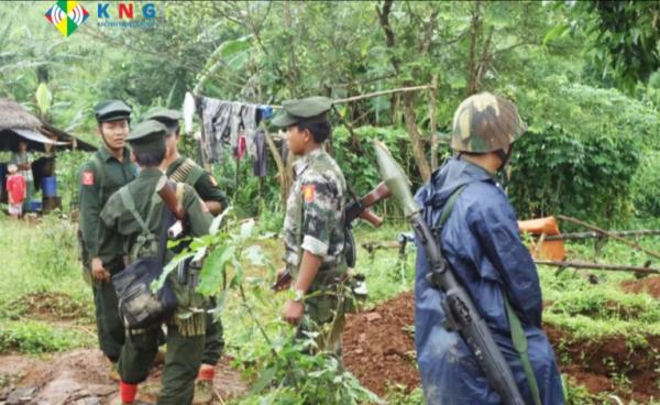 ရှေ့တန်းတစ်နေရာမှာ မြင်တွေ့ရတဲ့ ကချင်လွတ်လပ်ရေးတပ်မတော် KIA တပ်ဖွဲ့များ