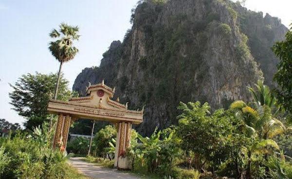 The entrance road to Kha Yon Cave (Photo – kean suri)