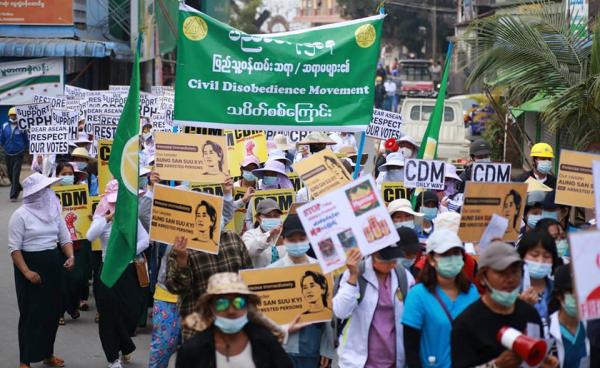 စစ်အာဏာရှင်ဆန့်ကျင်ရေး ဗန်းမော်လူထုသပိတ်စစ်ကြောင်း (ဓါတ်ပုံ – Ah Naw)