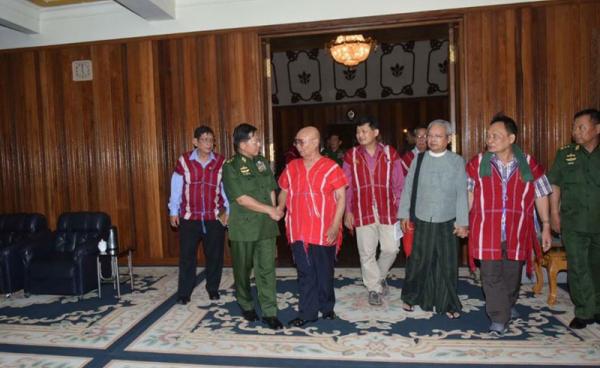 မေလ ၁၇ ရက်က တွေ့ဆုံဆွေးနွေးခဲ့ကြစဉ် / ဓာတ်ပုံ-တပ်မတော်ကာကွယ်ရေးဦးစီးချုပ်ရုံး