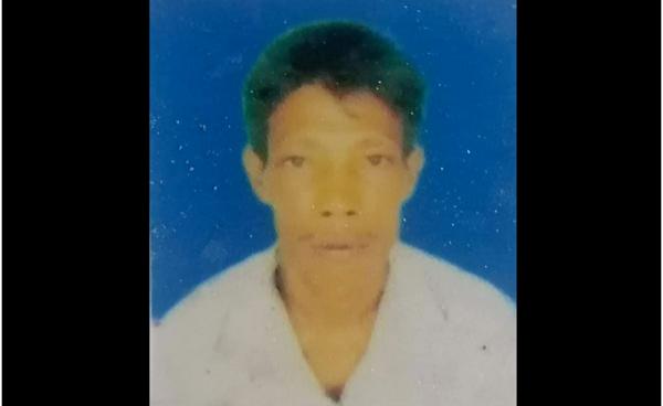 မြန်မာစစ်တပ် လက်ထဲရောက်နေသည်ဟု မိသားစုဝင်များကပြောဆိုသည့် ဦးလှမောင်သန်းကို တွေ့ရစဉ်။