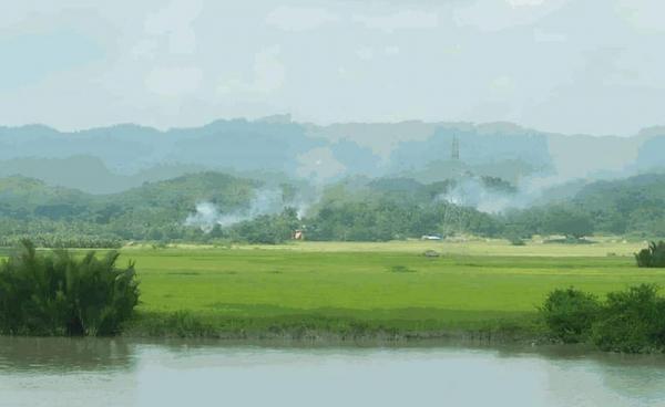 Some houses being set ablaze in Kuntaung Village, Buthidaung Township.