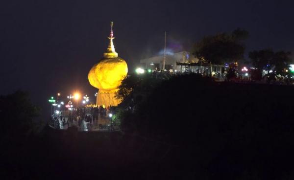 ကျိုက်ထီးရိုးစေတီတော် ညပိုင်းမြင်းကွင်း (IMNA)