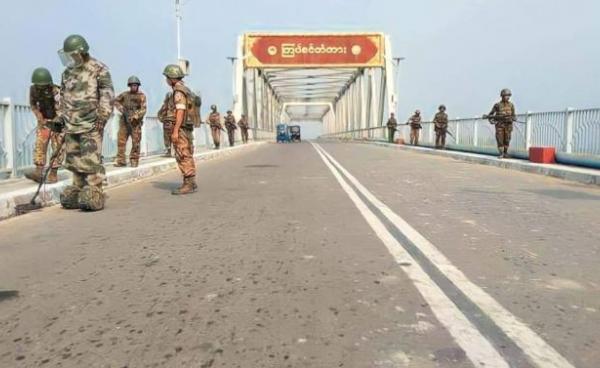 ဓာတ်ပုံ - ပုံဟောင်း