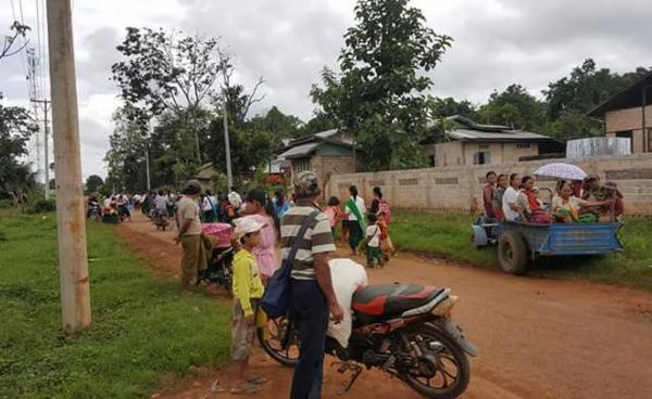 နမ္မတူမြို့နှင့် ၁၅ မိုင်ခန့်ဝေးသော မိုင်းမုအုပ်စုသို့ရောက်ရှိလာသည့် စစ်ဘေးရှောင်များ