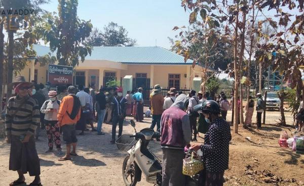 ၂၀၂၁ ခုနှစ် ဖေဖော်ဝါရီလမှာ လွိုင်ကော်အကျဉ်းထောင်ကနေ ပြန်လည်လွတ်မြောက်လာသူများ။ (ပုံဟောင်းအသုံးပြုထားသည်။)