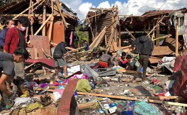 နိုဝင်ဘာလ ၁၈ ရက်နေ့ ၊ ဘန်ကောက်စစ်ရှောင်စခန်းကို စစ်ကောင်စီ ဗုံးကြဲတိုက်ခိုက်မှုအပြီး မြင်ကွင်းများ။ (ဓါတ်ပုံ – ကန္တာရဝတီတိုင်း ( မ် ) )