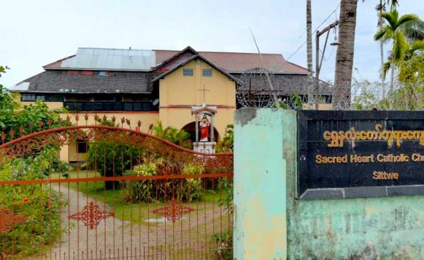 စစ်တွေမြို့ရှိ ရွှေနှလုံးတော် ခရစ်ယာန်ဘုရားကျောင်း။ ဓာတ်ပုံ - Sacred Heart Church – Sittwe