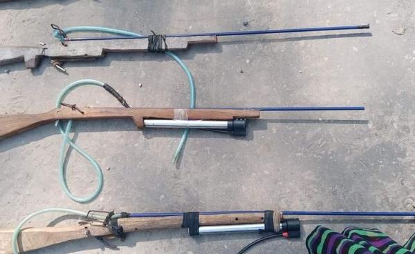 ကလေးများပြုလုပ်သော လေထိုးတံ သေနတ်