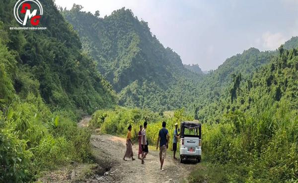 ကျောက်ပန္ဒူ - စေတီပြင် မေယုတောင်ကျော်လမ်း တစ်နေရာကို ၂၀၂၄ ခုနှစ် အောက်တိုဘာလကတွေ့ရစဉ်။