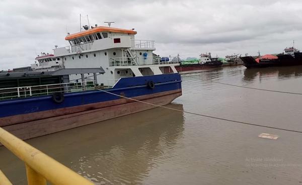 MCL ဘိလပ်မြေစက်ရုံမှ သဘောင်္ကြီးတစ်စီး(ဓါတ်ပုံ -MNA)