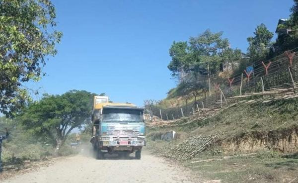 မောင်တောမြို့နယ်မြောက်ပိုင်း ငန်းချောင်းကျေးရွာအလွန် ရေကျော်တံတားအနီးရှိ နယ်ခြားစောင့်ကင်းစခန်းအားတွေ့ရစဉ်။