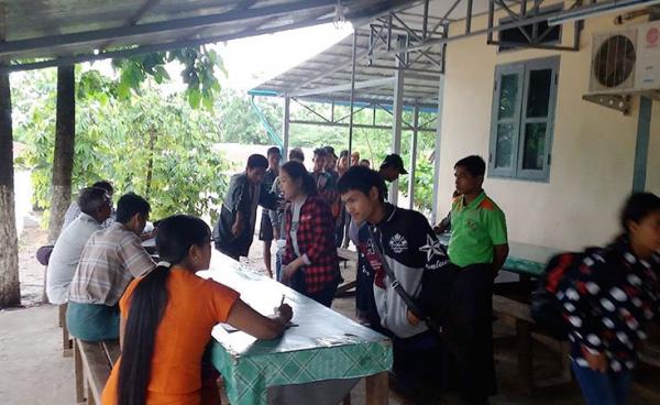 Myanmar migrants return to the Kyauklonegyi camp in Myawady on 23 June, 2018.