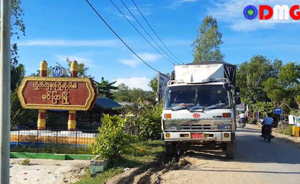 Hnin New and Su Khaing