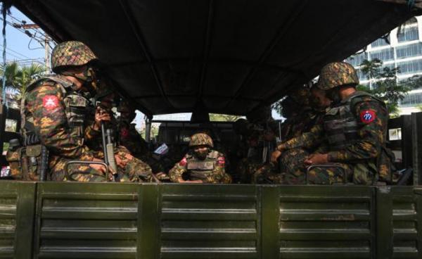 Subject: Soldiers sit in an army truck outside the Central Bank of Myanmar, as people gathered to protest against the military coup, in Yangon on February 15, 2021. Photo: AFP