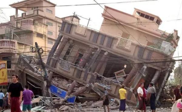 မြန်မာနိုင်ငံတွင် ၂၀၂၅ ခုနှစ်၊ မတ် ၂၈ ရက်က လှုပ်ခတ်ခဲ့သောငလျင်ကြောင့် အဆောက်အအုံများ ပြိုကျပျက်စီးခဲ့ရပုံ။) (ဓာတ်ပုံ – UNICEF)