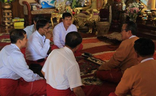 မွန်ပြည်နယ်ဝန်ကြီးချုပ်နှင့် NMSP  ခေါင်းဆောင်များ အလွတ်သဘော တွေ့ဆုံ ဆွေးနွေးနေစဉ်(photo: MNA)