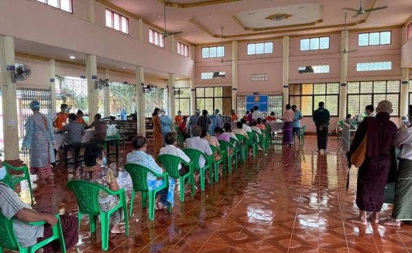 ရေးမြို့ကာကွယ်ဆေးထိုးနှံနေကြစဥ် (Aung Naing Win)