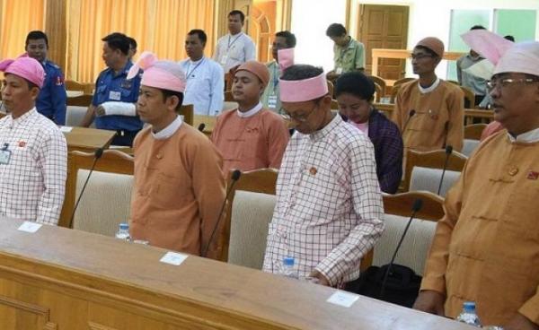 The Mon State’s Minister of Electricity, Energy and Industry U Min Htin Aung Han (right corner) (Photo – MNA)