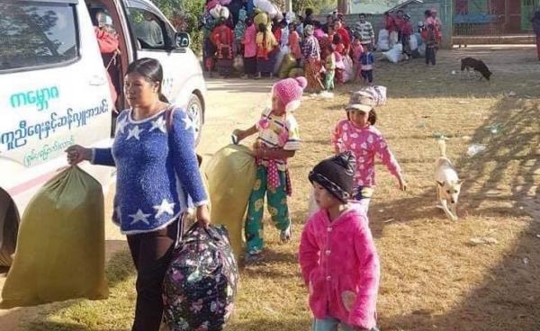 Photos by Nay Myo/အီနိုင်းဘုန်းကြီးကျောင်းရောက် စစ်ဘေးရှောင်များအား ကူညီရေးအဖွဲ့က ကူညီပေးနေစဉ်