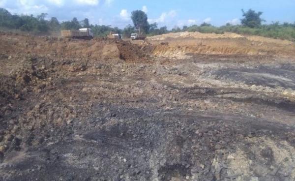 Photo by မိုင်းခုတ်ဒေသခံတဦး။ မိုင်းခုတ်ဒေသအတွင်း တူးဖော်နေသည့် ကျောက်မီးသွေး ပုံ