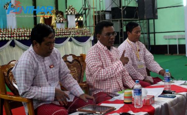Members of the Coordination Committee for the National-Level Political Dialogue for ethnic Mon seen during the press conference held at the gymnasium in Ye, Mon State on May 6 evening (Photo – Gey Htaw)