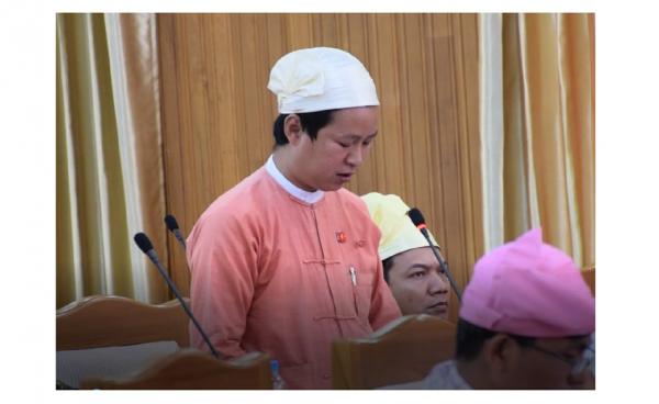 သထုံမဲဆန္ဒနယ် အမှတ် ၂ ပြည်နယ်လွှတ်တော်ကိုယ်စားလှယ် ဦးအောင်ကျော်သူ အဆိုတင်သွင်းစဉ်(ဓါတ်ပုံ-MNA)