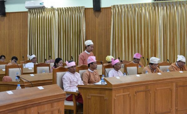 မွန်ပြည်နယ် တိုင်ကြားစာ၊ အသနားခံစာနှင့် စိစစ်လေ့လာသုံးသပ်ရေးကော်မတီ ဥက္ကဌ ဦးအောင်ကျော်သူ(Photo: မွန်လွှတ်တော်)