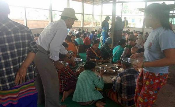 ဘုန်းကြီးကျောင်းရောက် စစ်ဘေးရှောင်များ