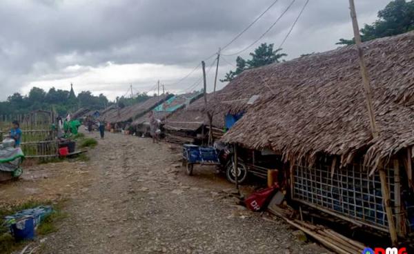 မြောက်ဦးမြို့ရှိ မြတန်ဆောင်းစစ်ဘေးရှောင်စခန်းကို တွေ့ရစဉ်။