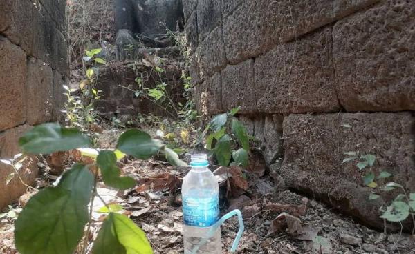 ပုံစာ - မြောက်ဦးမြို့ရှိ ရှေးဟောင်းဘုရားပုထိုးစေတီများတွင် ဆေးသုံးစွဲထားသည်ကို တွေ့ရစဉ်။ ဓါတ်ပုံ - I010