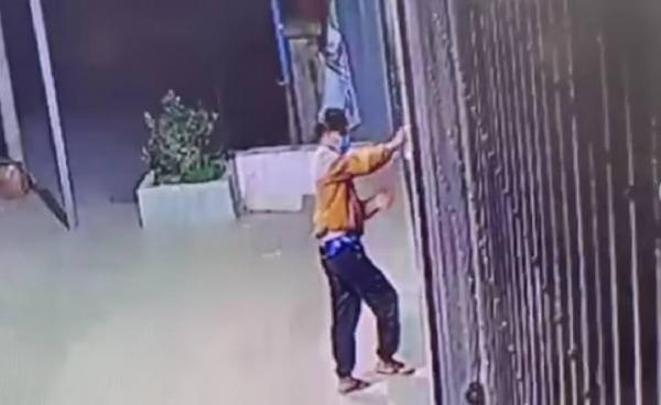 ငွေလာတောင်းချိန် CCTV မှ တွေ့ရချိန်