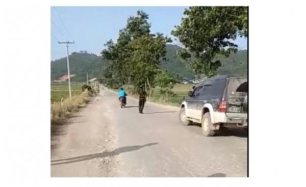 မူစယ်မြို့နယ် ဆိုင်ခေါင် ကျေးရွာ နှင့် စယ်လန့်ကျေးရွာ ကြားရှိ တံတားအောက်တွင် မပေါက်ကွဲသေးသည့် မိုင်း ၂ လုံးအား ဆိုင်ကျော့ ပြည်သူ့စစ် နှင့် တပ်မ ၈၈ တို့ ဖြုတ်နေစဉ် အမည်မသိလက်နက်ကိုင်အဖွဲ့တဖွဲ့မှ ပစ်ခတ်သဖြင့် ဒေသခံလူထု ခရီးသွားများ ယာဉ်ရပ်နားထားရစဉ်