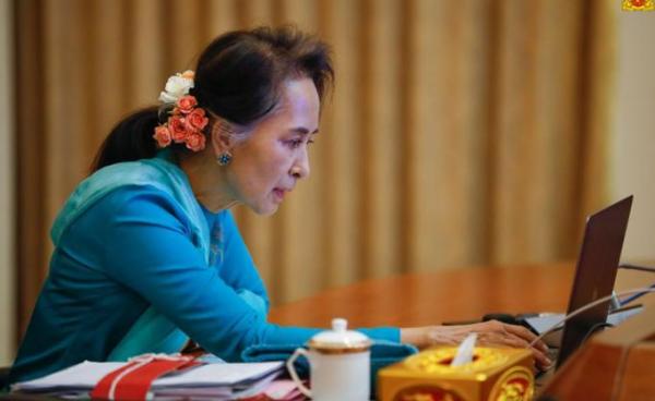 State Counsellor discusses COVID-19 measures of Bago Region through video conferencing. (Photo: Myanmar State Counsellor Office)