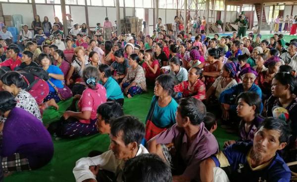 နမ္မတီးမြို့လန်ဘရော့ယန်နှစ်ခြင်းခရစ် ယာန်ဘုရားကျောင်းနှင့် စိန်ပေါလုကက်သလစ်ဘုရားကျောင်းသို့ စစ်ရှောင်ရောက်လာသူများ။ ဓာတ်ပုံ-သန်းလွင်ဦး