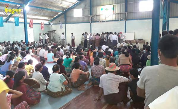 ဓာတ်ပုံ - တောင်ကုတ်မြို့ရှိ သိမ်တောင်ရပ်ကွက်တွင်ဇန်နဝါရီ ၂၃ ရက်က ကြီးကြပ်ရေးမှူးရွေးပွဲ ပြုလုပ်ခဲ့စဉ်။