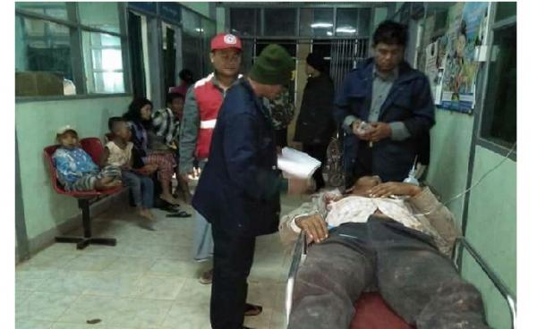 ဒဏ်ရာရရ၍ အမ်းဆေးရုံသို့ ရောက်လာသူ တစ်ဦး/ ဓာတ်ပုံ-ဖေ့စ်ဘုတ်