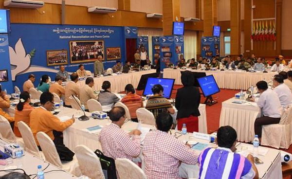 ပြည်ထောင်စု ငြိမ်းချမ်းရေးညီလာခံ (၂၁) ရာစု ပင်လုံ တတိအစည်းအဝေး အကြိုပြင်ဆင်ရေး အတွက် အစိုးရ၊ လွှတ်တော်၊ တပ်မတော်အစုအဖွဲ့များ၏ ဆွေးနွေးပွဲ (Photo- MOI)