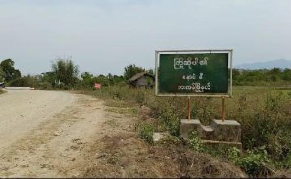 ပုံ - လီဒိုလမ်းမပေါ်ရှိ နောင်းမီရွာ။