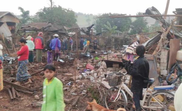 နောင်ချိုမြို့ လေကြောင်းဗုံးကြဲခံရသည့် နေအိမ်။