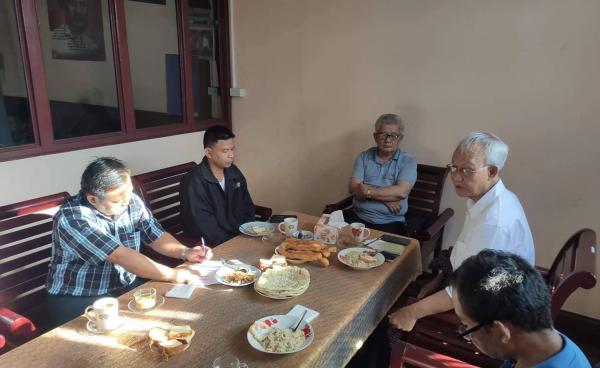 Photo-KNU တပ်မဟာ ၆ ဥက္ကဌမှ  NMSP ဆက်ဆံရေးတာဝန်ရှိသူများကို ၁၈-၁၀-၂၀၁၉ နေ့က တွေ့ဆုံခဲ့စဉ်(MNA)