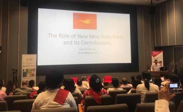 Mon Democracy and Peace Forum ၌ မွန်ပြည်သစ်ပါတီ-အခန်းကဏ္ဍကို ဆွေးနွေးစဉ်(photo: Min Aung Htoo) 