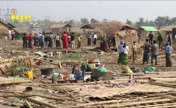 စစ်တွေမြို့နယ် စက်ရုံစုရပ်ကွက်မှ နေအိမ်များအား စစ်ကောင်စီမှ ဖြိုဖျက်နေပုံ(ပုံဟောင်း)