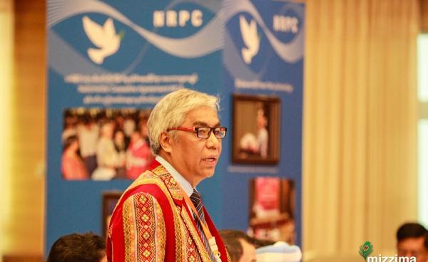 UPDJC အစည်းအဝေးတွင် အဖွင့်အမှာစကား ပြောကြားနေသည့် ဒေါက်တာဆလိုင်းလျန်မှုန်းဆာခေါင်း (ဓာတ်ပုံ- မင်းမင်း/မဇ္ဈိမ)