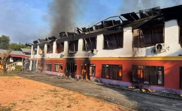 မွန်ပြည်နယ် သံဖြူဇရပ်မြို့နယ် ဝဲဘို့တောင်ကျေးရွာ နှစ်တစ်ရာကျော်သက်တမ်းရှိ ဘုန်းကြီးကျောင်း မီးလောင်ကျွမ်းခြင်း