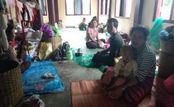 ကုံးဇုံကျောင်းတိုက်က စစ်ဘေးရှောင်များ (Photo: SSM)